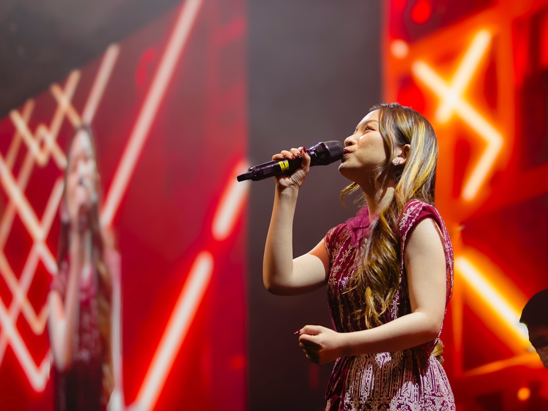 In frame singers Kezia Kaithlyn