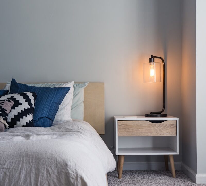 Hoe een tafellamp de sfeer in je slaapkamer transformeert